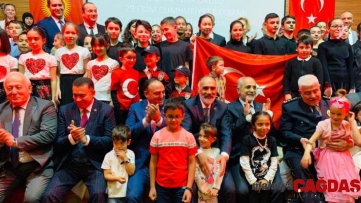 Cumhurbaşkanı Başdanışmanı Topçu Kırgızistan'da Cumhuriyet Bayramı kutlamasına katıldı