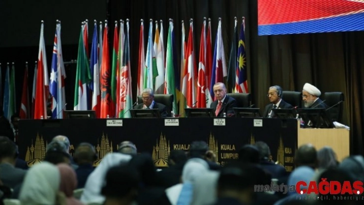 Cumhurbaşkanı Erdoğan: 'Ticaret savaşlarının konuşulduğu bir dönemde, milli paralarla ticaret meselesi aciliyet kazanmıştır'