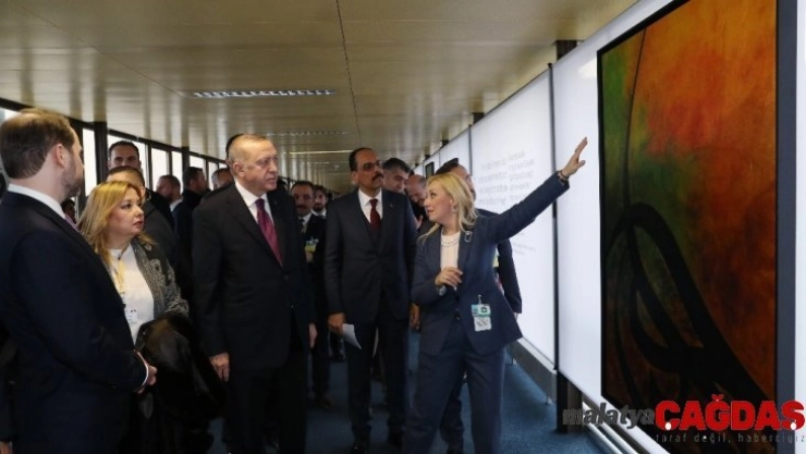 Cumhurbaşkanı Erdoğan,'Hayat Devam Ediyor, Sanat Devam Ediyor' sergisini gezdi