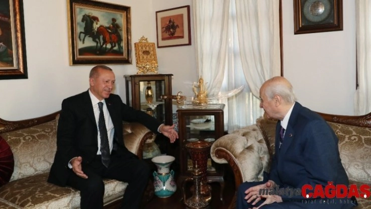 Cumhurbaşkanı Recep Tayyip Erdoğan, MHP Lideri Devlet Bahçeli'ye geçmiş olsun ziyaretinde bulunuyor