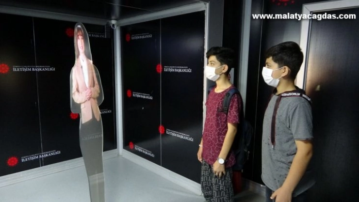 Cumhurbaşkanlığı İletişim Başkanlığı Mobil İletişim Tırı Muş'ta