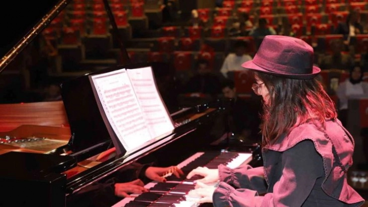 Cumhuriyetin 99. yılına özel piyano dinletisi