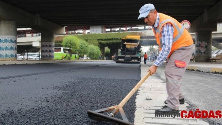 D-400 Karayolu'nda asfalt çalışması