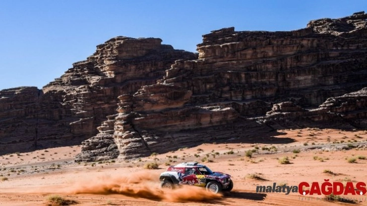 Dakar Rallisi'nde Carlos Sainz liderliği ele geçirdi