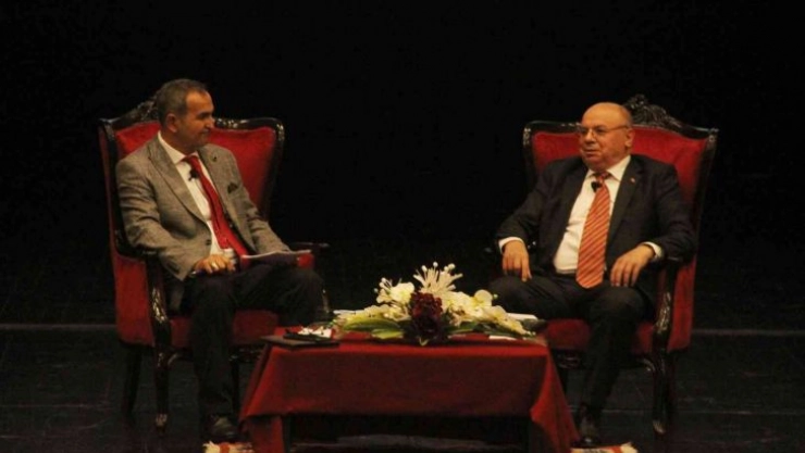 Darbe girişiminin seyrini değiştiren vali Sivas'ta konuştu