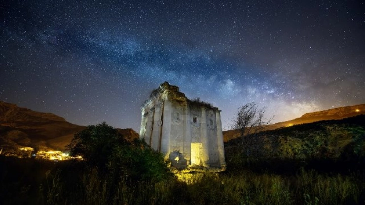 Darende'nin tarihi ve doğal güzellikleri gece görüntülendi