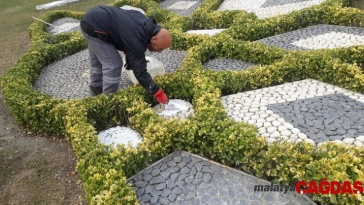 Darıca'da parklarda bakım ve onarım çalışmaları sürüyor