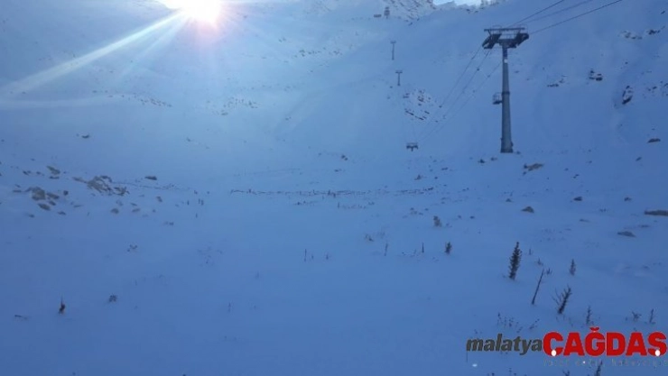 Davraz'da zamanında yağmayan kar, kayak sezonunu da geciktirdi