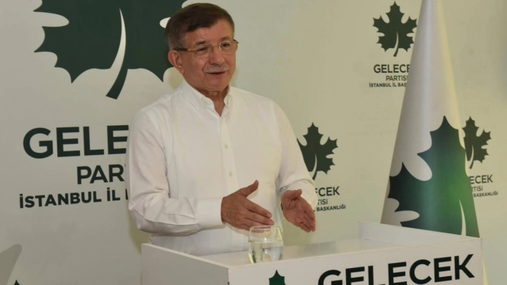 Davutoğlu'ndan, Diyarbakır'daki Kürt meselesi çatıştayına karşı çıkanlara tepki
