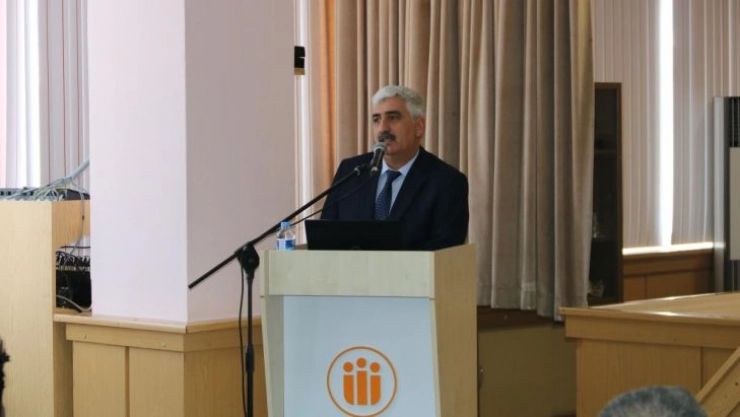 Dekan Erdem Akif, toplumu yönlendiren bir aydındır