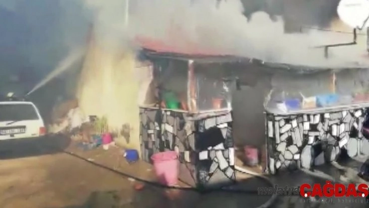 Denizli'de ev yangını