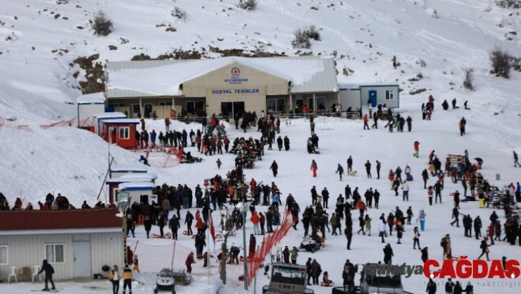Denizli Kayak Merkezi en yoğun hafta sonlarından birini yaşadı