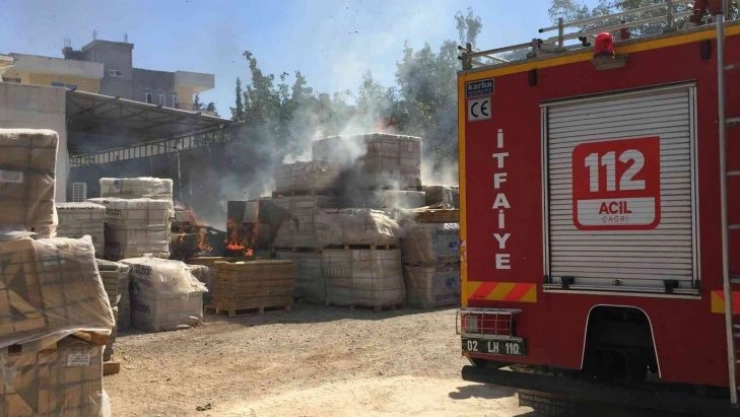 Depoda çıkan yangın paniğe neden oldu