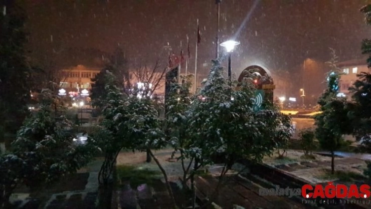 Develi'ye Mevsimin İlk Karı Yağdı