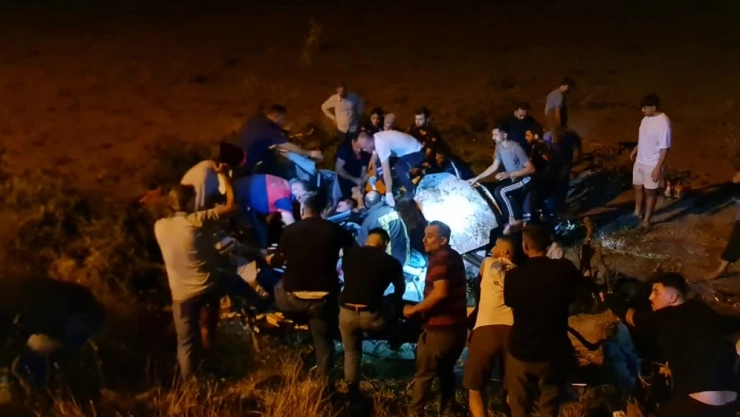 Devrilen otomobildeki 1 kişi öldü, 1 kişi yaralandı