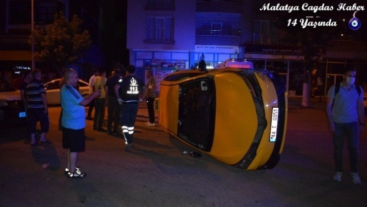 Devrilen otomobilden burnu bile kanamadan çıktı