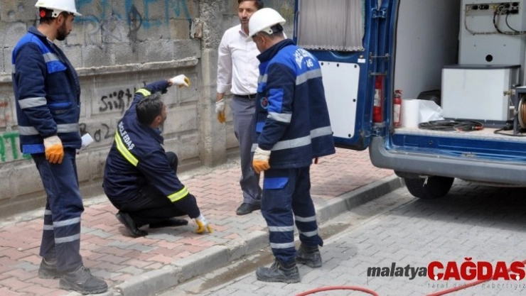Dicle Elektrik, yer altından kaçak hat çekenlere göz açtırmıyor