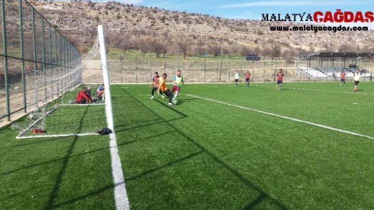 Dicle Gençlikspor oyuncuları, kaymakam ve emniyet personeli ile karşılaştı