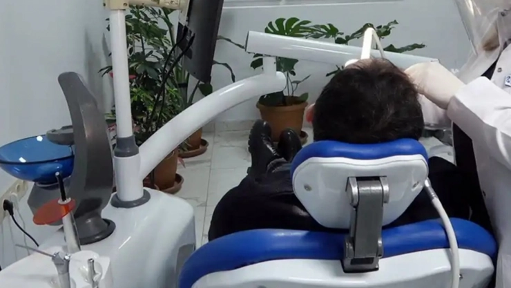 Diş eti çekiliyorsa kemik de eriyordur!