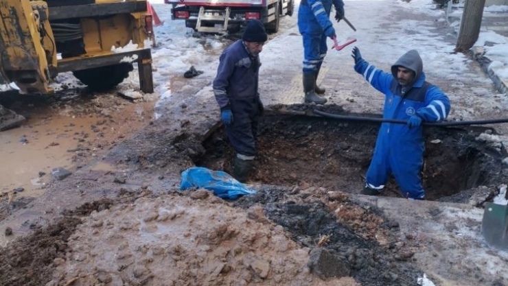 DİSKİ buzlanma sonucu yaşanan arızalara müdahale ediyor