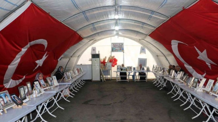 Diyarbakır'da ailelerin evlat nöbeti bin 170'inci gününde devam ediyor