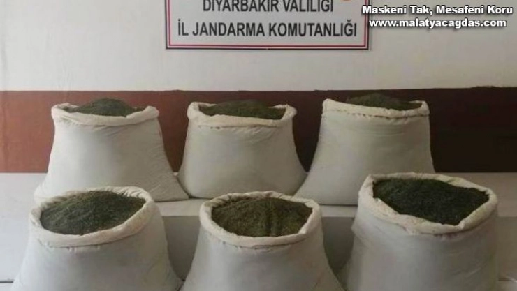 Diyarbakır'da çalıların arasında 201 kilogram esrar ele geçirildi