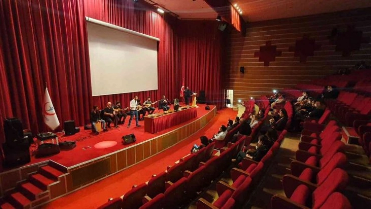 Diyarbakır'da hastane çalışanlarına müzikli moral