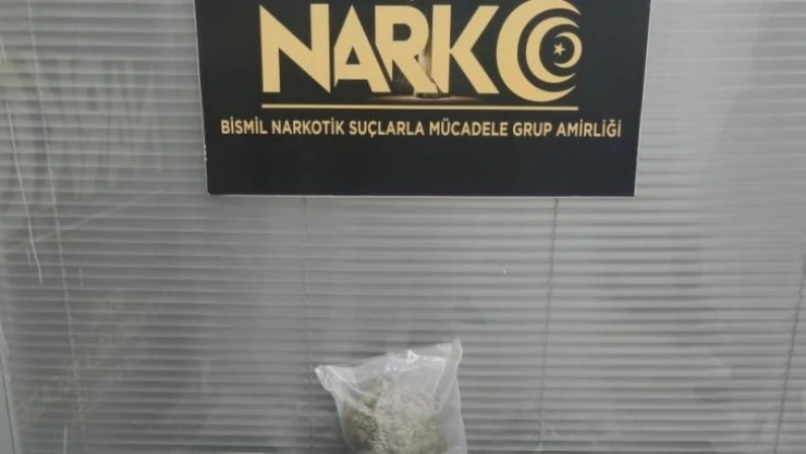 Diyarbakır'da otomobilde 4 kilogram uyuşturucu ele geçirildi