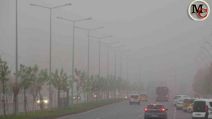 Diyarbakır'da sisten göz gözü görmüyor