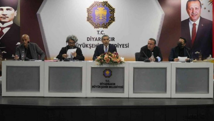 Diyarbakır'da toplu ulaşım ihalesinde 25 hat için teklif verildi