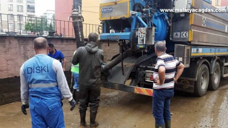 Diyarbakır ekibi selden zarar gören Artvin'de çalışmalara başladı