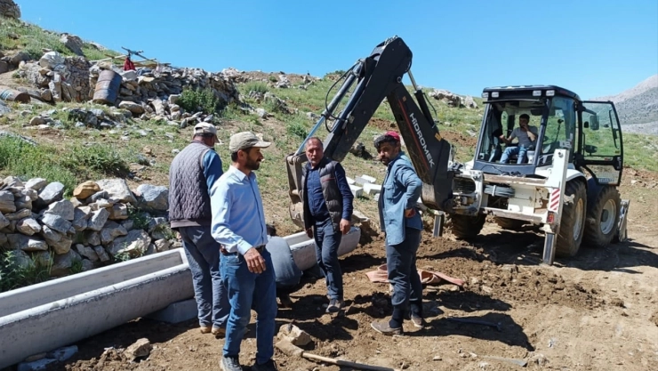 Doğanşehir'de yaylalara hayvanlar için sulaklar yerleştirildi