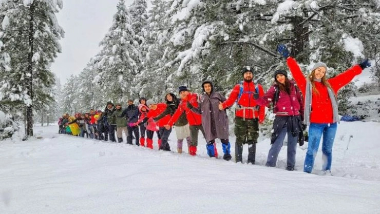 Doğaseverler kar yürüyüşünde buluştu