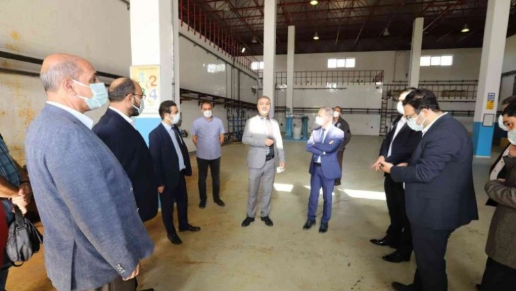 Doktorlar içme suyunun baraj gölünden çeşmeye yolculuğu hakkında bilgilendirildi