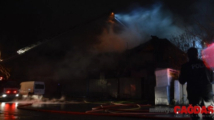 Dokuma fabrikasında çıkan yangın 4 saat sonra kontrol altına alındı