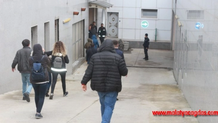 Dolandırıcılık çetesinde 4 kişi tutuklandı