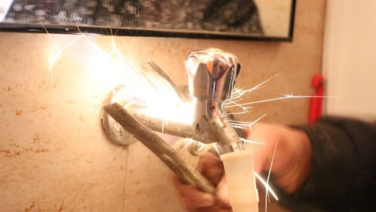 Donan içme suyu şebekeleri elektrik enerjisi ile açılıyor