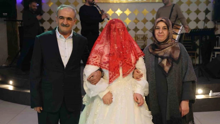 Down sendromlu Şevval'in düğün ve gelinlik hayali gerçek oldu