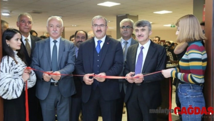 DPÜ'de 'Buluşma - 2' konulu sergi açıldı