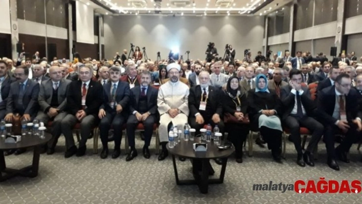 DPÜ Rektörü Uysal, Uluslararası İslam Birliği Kongresi'ne katıldı