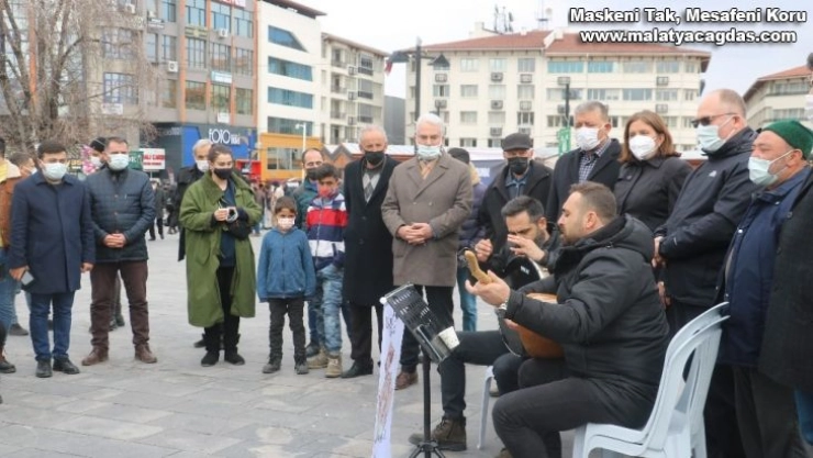 Dünyaca ünlü halk ozanı türküleriyle anıldı