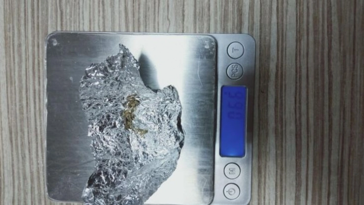 Durumundan şüphelenilen otomobilden uyuşturucu çıktı