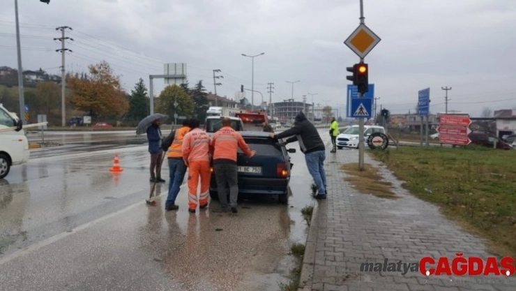 Düzce'de yağmur kazayı beraberinde getirdi