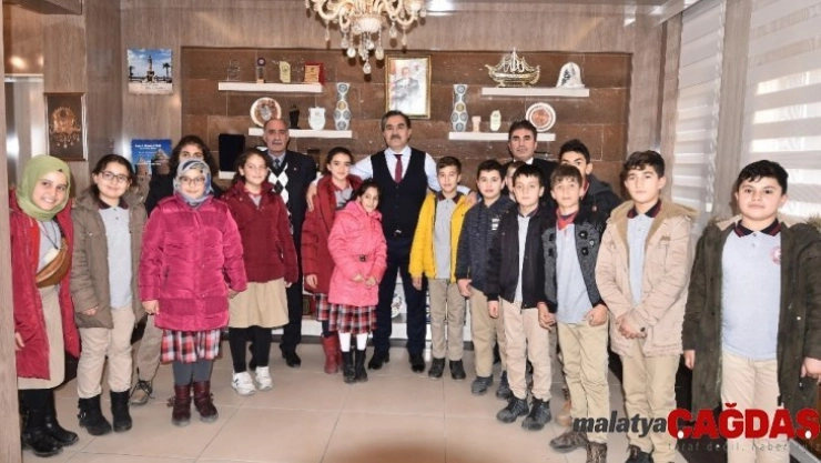 (Düzeltme) Başkan Çoban'dan öğrencilerin sosyal yardım projesine destek