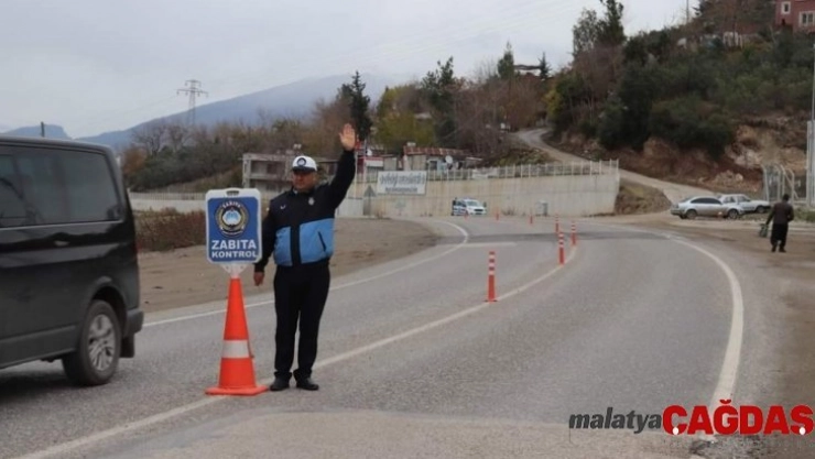 Düziçi Belediyesi ilçeye giren araçlardan 'ayak bastı' parası alıyor
