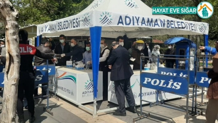 Eczanelerdeki maskeler ücretsiz dağıtılıyor
