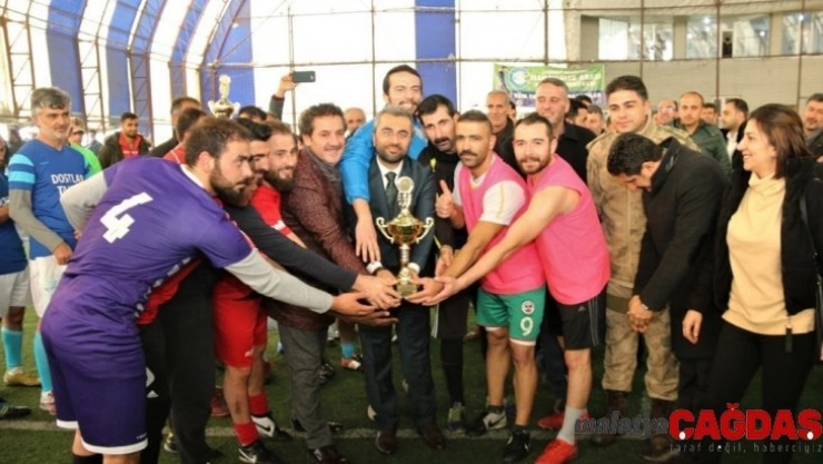 Edremit'te 'Mahalleler Arası Futbol Turnuvası' sona erdi