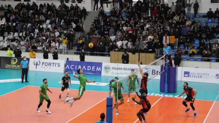 Efeler Ligi: Bingöl Solhan Spor: 0 - Ziraat Bankkart: 3