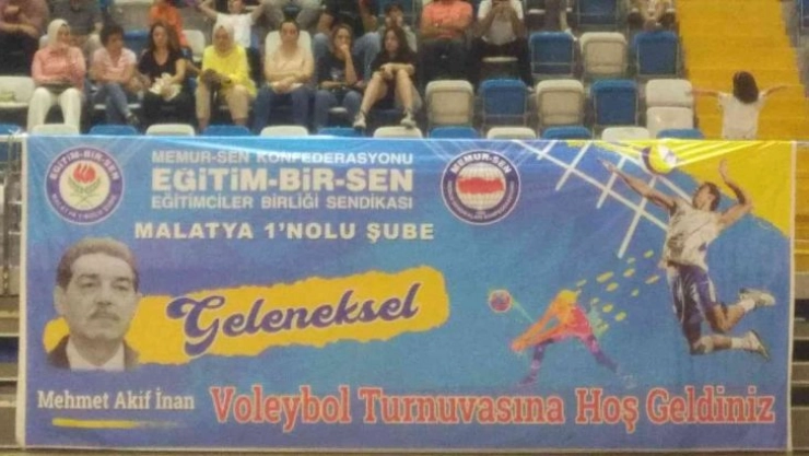 Eğitimciler topa şampiyonluk için vurdu