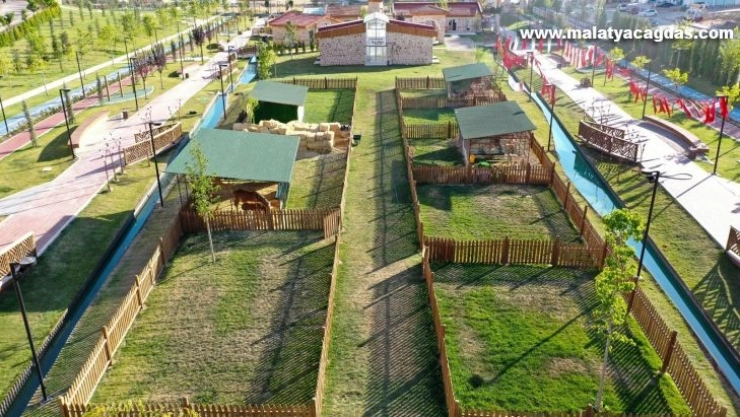 Elazığ'da  Kent-Köy'e vatandaşlardan yoğun ilgi